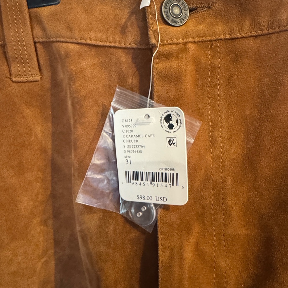 We The Free Dylan Vegan Suede Long Shorts
Cinnamon color - Picture 6 of 7